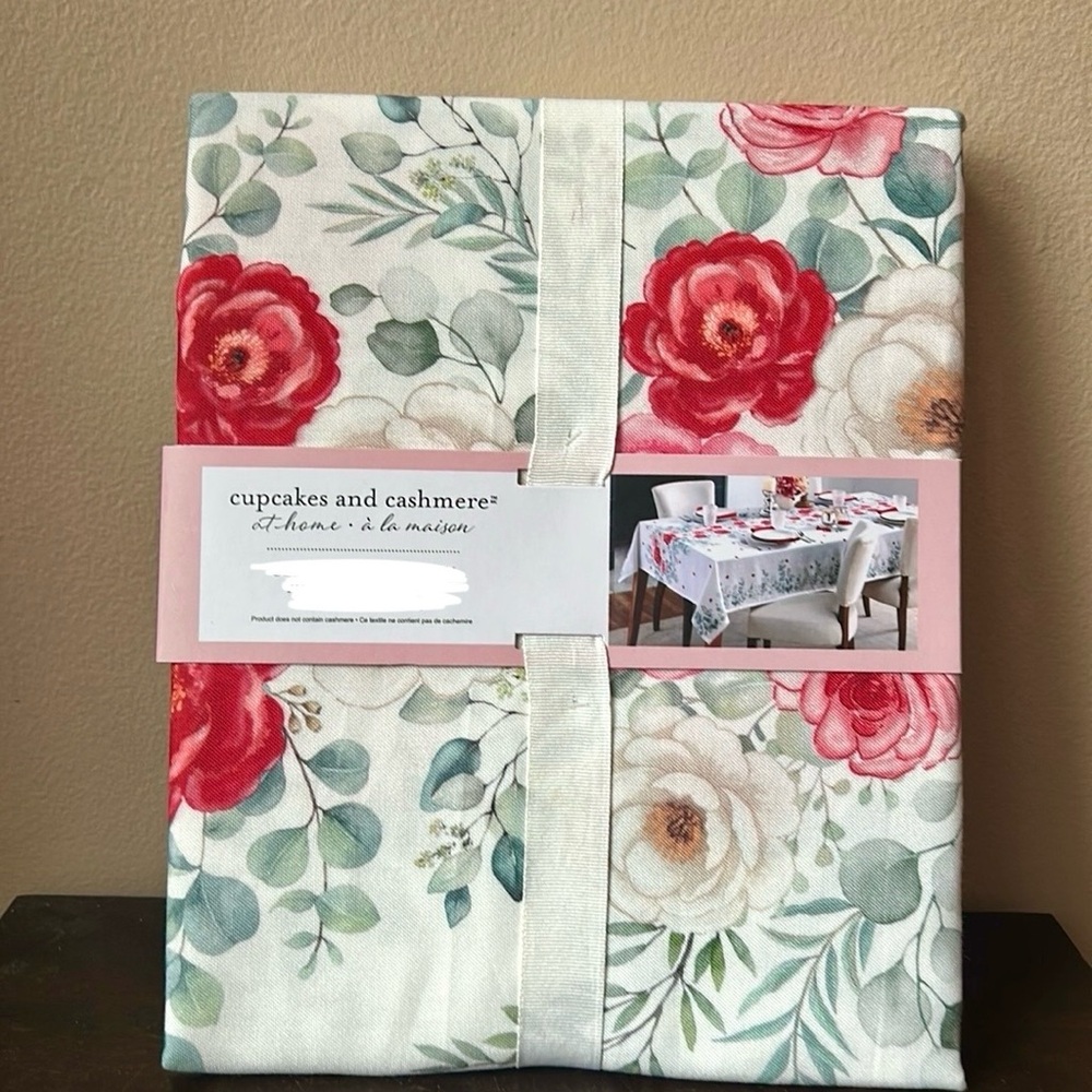 Cupcakes & Cashmere Valentines Day Floral Multicolor Roses Tablecloth 60”x 104”